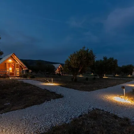 Luxury tent Kamp Marta Marina