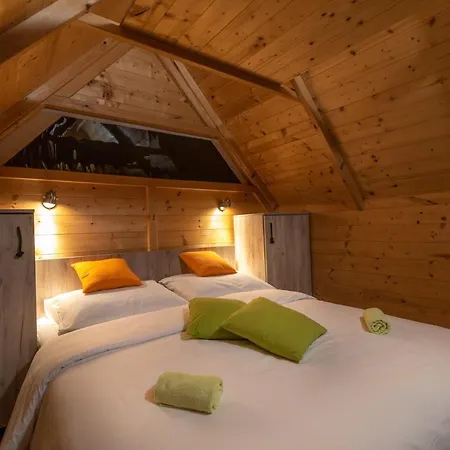 Luxury tent Kamp Marta Marina