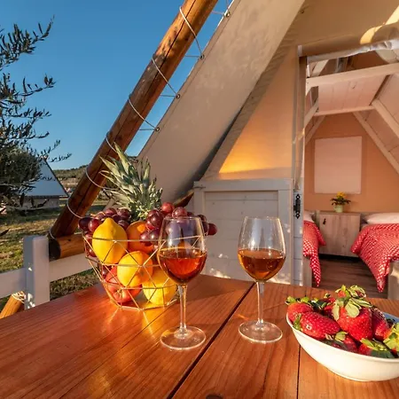Luxury tent Kamp Marta 3*
