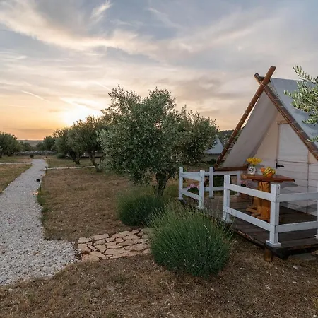 Kamp Marta 3* Marina