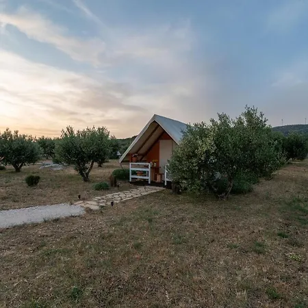 Luxury tent Kamp Marta Marina