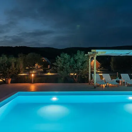 Luxury tent Kamp Marta 3*