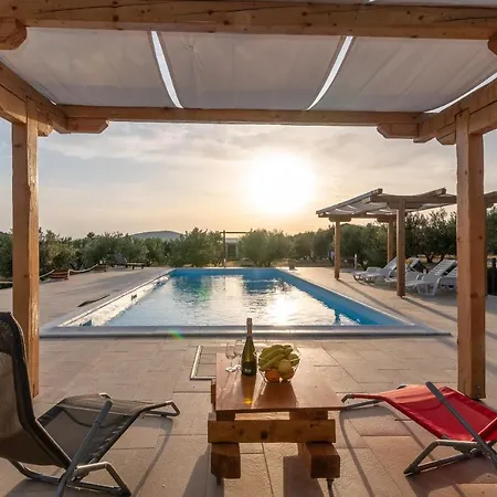 Luxury tent Kamp Marta 3*