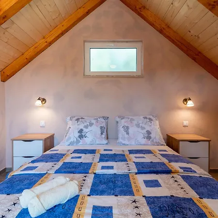 Lyxtält Kamp Marta 3*