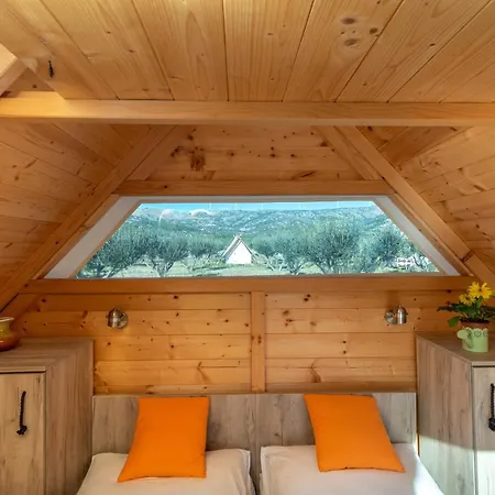 Kamp Marta אוהל מפואר